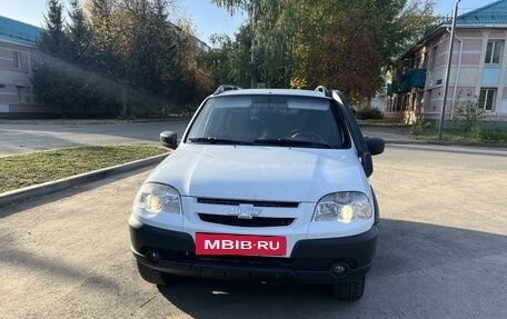 Chevrolet Niva I рестайлинг, 2017 год, 805 000 рублей, 9 фотография