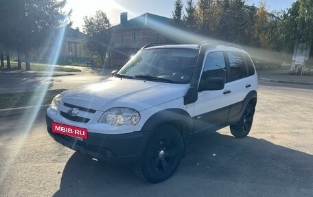 Chevrolet Niva I рестайлинг, 2017 год, 805 000 рублей, 10 фотография