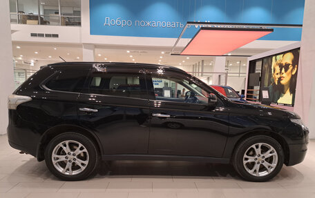 Mitsubishi Outlander III рестайлинг 3, 2013 год, 1 730 000 рублей, 4 фотография