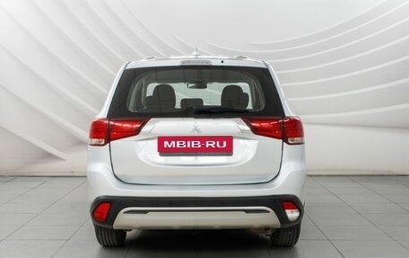 Mitsubishi Outlander III рестайлинг 3, 2021 год, 2 298 000 рублей, 6 фотография