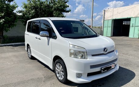 Toyota Voxy II, 2010 год, 750 000 рублей, 2 фотография