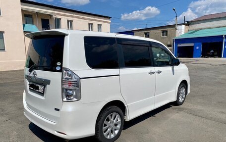 Toyota Voxy II, 2010 год, 750 000 рублей, 5 фотография