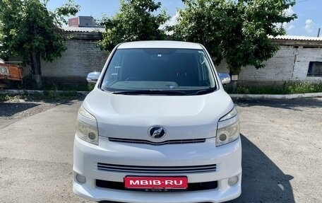 Toyota Voxy II, 2010 год, 750 000 рублей, 1 фотография