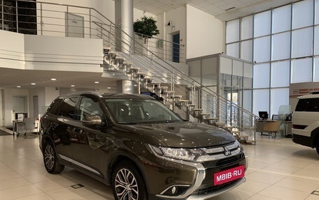 Mitsubishi Outlander III рестайлинг 3, 2018 год, 2 481 000 рублей, 3 фотография