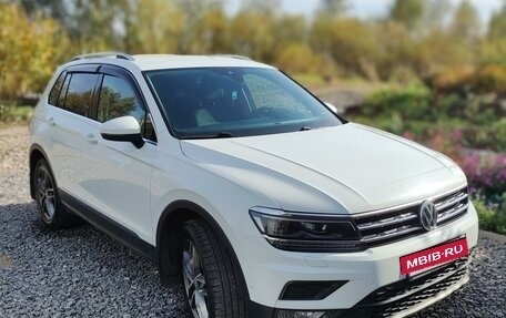 Volkswagen Tiguan II, 2018 год, 3 075 000 рублей, 3 фотография