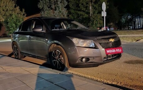 Chevrolet Cruze II, 2010 год, 530 000 рублей, 3 фотография