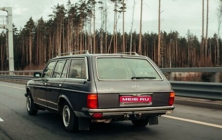 Mercedes-Benz W123, 1983 год, 1 050 000 рублей, 5 фотография