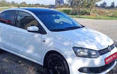 Volkswagen Polo VI (EU Market), 2013 год, 1 050 000 рублей, 2 фотография