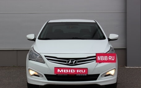 Hyundai Solaris II рестайлинг, 2015 год, 987 000 рублей, 2 фотография