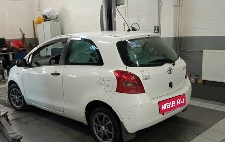 Toyota Yaris III рестайлинг, 2007 год, 560 000 рублей, 4 фотография