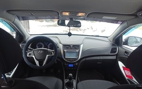 Hyundai Solaris II рестайлинг, 2012 год, 870 000 рублей, 4 фотография