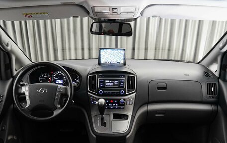 Hyundai Grand Starex Grand Starex I рестайлинг 2, 2018 год, 3 990 000 рублей, 23 фотография