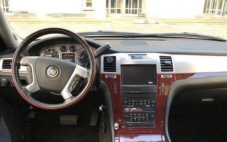 Cadillac Escalade III, 2012 год, 2 550 000 рублей, 3 фотография