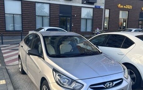 Hyundai Solaris II рестайлинг, 2011 год, 890 000 рублей, 4 фотография