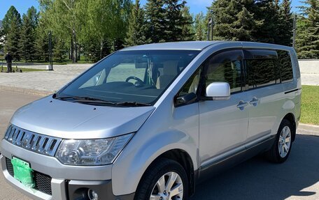 Mitsubishi Delica D:5 I, 2013 год, 2 500 000 рублей, 2 фотография