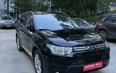 Mitsubishi Outlander III рестайлинг 3, 2013 год, 1 950 000 рублей, 1 фотография