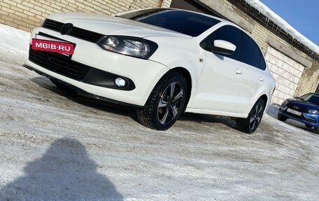 Volkswagen Polo VI (EU Market), 2013 год, 800 000 рублей, 2 фотография