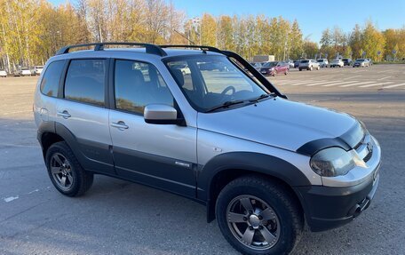 Chevrolet Niva I рестайлинг, 2017 год, 850 000 рублей, 2 фотография