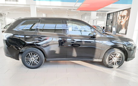 Mitsubishi Outlander III рестайлинг 3, 2013 год, 1 699 000 рублей, 4 фотография