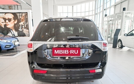 Mitsubishi Outlander III рестайлинг 3, 2013 год, 1 699 000 рублей, 6 фотография