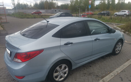 Hyundai Solaris II рестайлинг, 2011 год, 730 000 рублей, 5 фотография