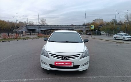 Hyundai Solaris II рестайлинг, 2015 год, 1 250 000 рублей, 2 фотография