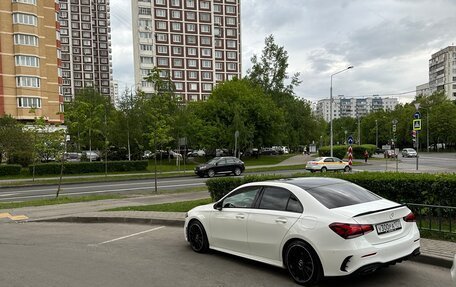 Mercedes-Benz A-Класс, 2019 год, 4 000 000 рублей, 5 фотография