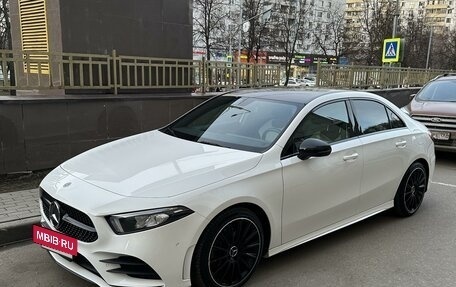 Mercedes-Benz A-Класс, 2019 год, 4 000 000 рублей, 11 фотография