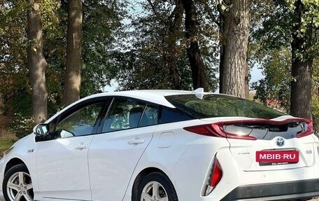 Toyota Prius IV XW50, 2022 год, 2 600 174 рублей, 13 фотография