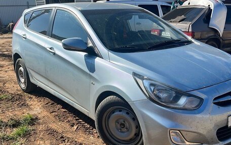 Hyundai Solaris II рестайлинг, 2011 год, 610 000 рублей, 2 фотография