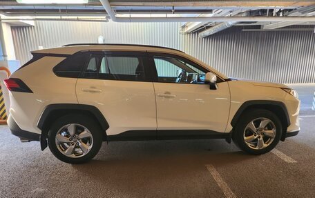 Toyota RAV4, 2019 год, 3 350 000 рублей, 4 фотография