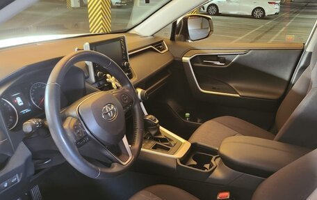 Toyota RAV4, 2019 год, 3 350 000 рублей, 9 фотография