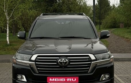 Toyota Land Cruiser 200, 2017 год, 8 400 000 рублей, 7 фотография