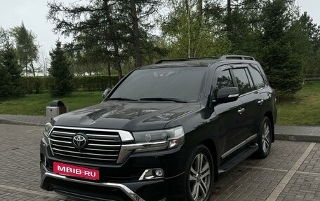 Toyota Land Cruiser 200, 2017 год, 8 400 000 рублей, 2 фотография