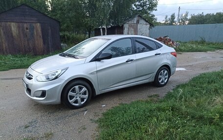 Hyundai Solaris II рестайлинг, 2013 год, 1 050 000 рублей, 1 фотография