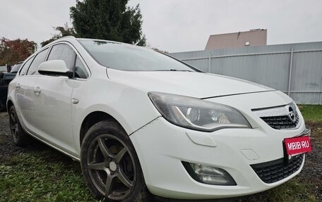 Opel Astra J, 2011 год, 620 000 рублей, 2 фотография