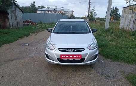 Hyundai Solaris II рестайлинг, 2013 год, 1 050 000 рублей, 2 фотография