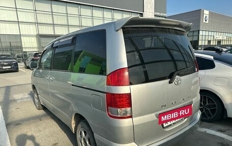 Toyota Noah III, 2005 год, 900 000 рублей, 2 фотография