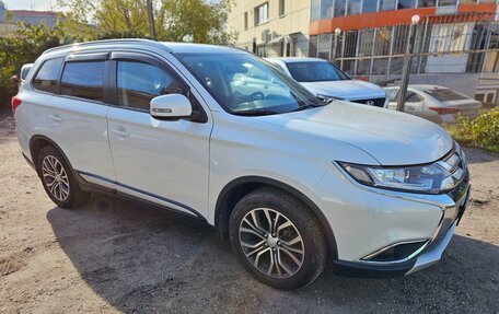 Mitsubishi Outlander III рестайлинг 3, 2018 год, 1 769 000 рублей, 10 фотография