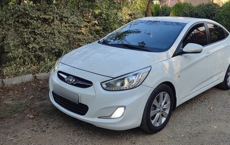 Hyundai Solaris II рестайлинг, 2014 год, 975 000 рублей, 2 фотография