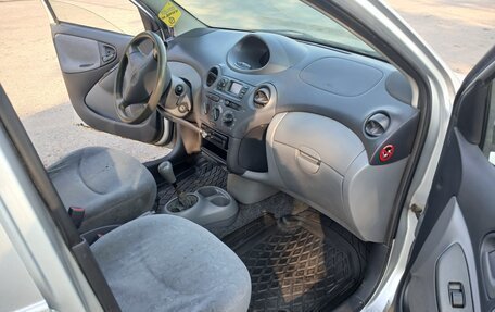 Toyota Yaris I рестайлинг, 1999 год, 245 000 рублей, 10 фотография