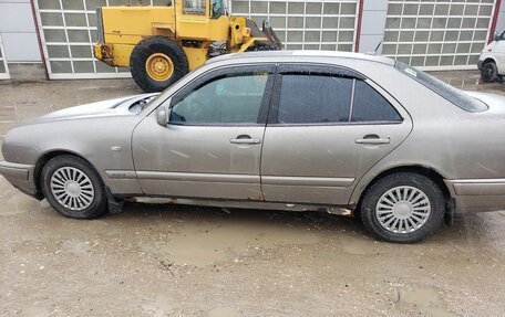 Mercedes-Benz E-Класс, 1998 год, 210 000 рублей, 5 фотография