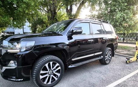 Toyota Land Cruiser 200, 2019 год, 7 800 000 рублей, 4 фотография