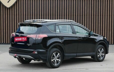 Toyota RAV4, 2018 год, 3 290 000 рублей, 10 фотография