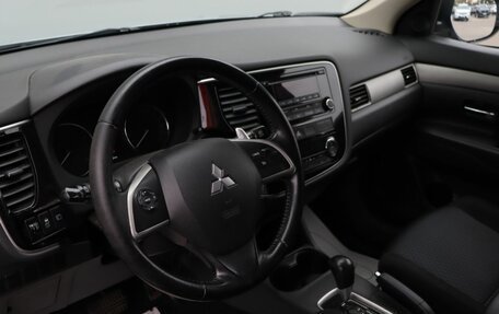 Mitsubishi Outlander III рестайлинг 3, 2014 год, 1 699 000 рублей, 14 фотография