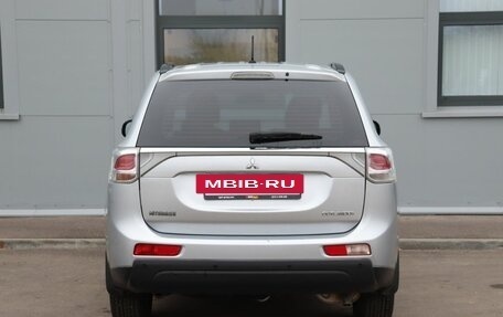 Mitsubishi Outlander III рестайлинг 3, 2014 год, 1 699 000 рублей, 6 фотография