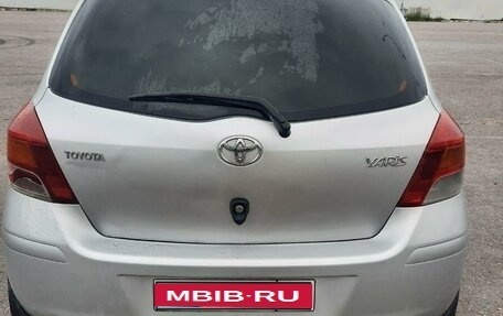 Toyota Yaris III рестайлинг, 2009 год, 540 000 рублей, 1 фотография