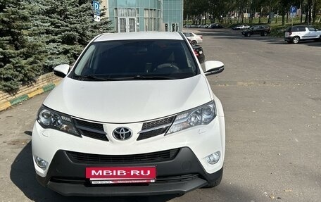 Toyota RAV4, 2013 год, 1 990 000 рублей, 2 фотография