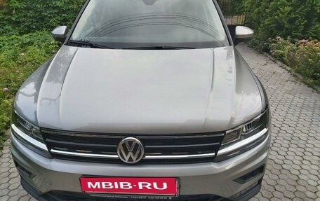 Volkswagen Tiguan II, 2019 год, 2 600 000 рублей, 2 фотография