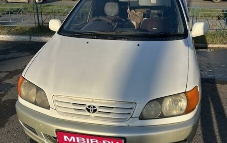 Toyota Ipsum II, 2000 год, 750 000 рублей, 1 фотография